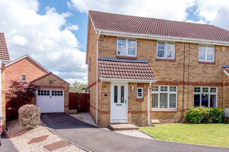 3 bedroom semidetached house for sale in Eaton Crescent, Taunton, TA2