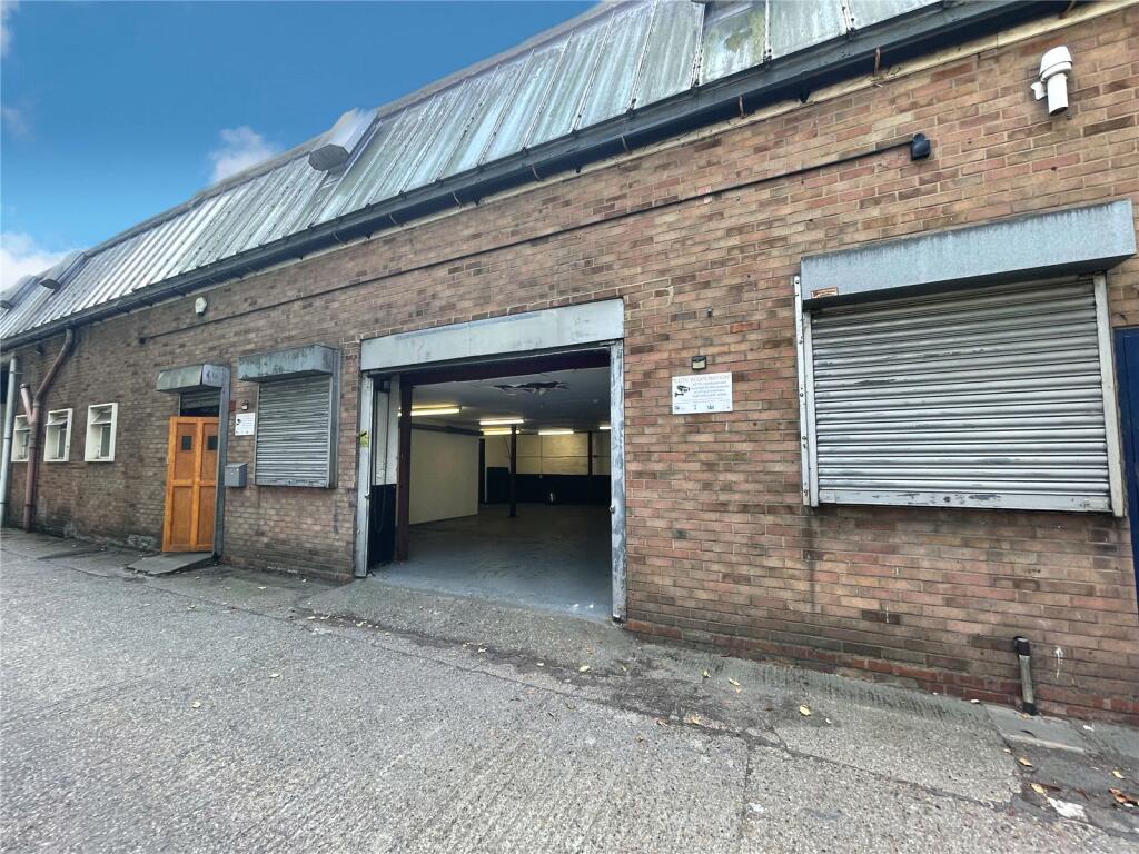 Light industrial facility to lease in Stock Industrial Park, Stock Road, SouthendonSea, Essex, SS2