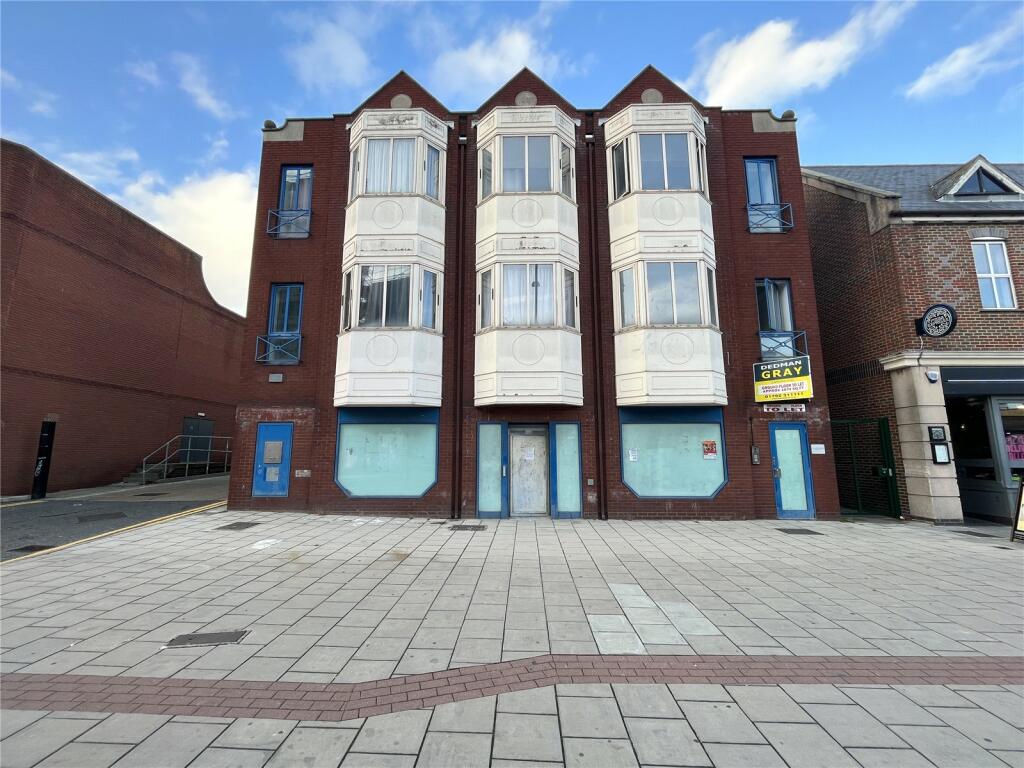 Shop to lease in London Road, SouthendonSea, Essex, SS1