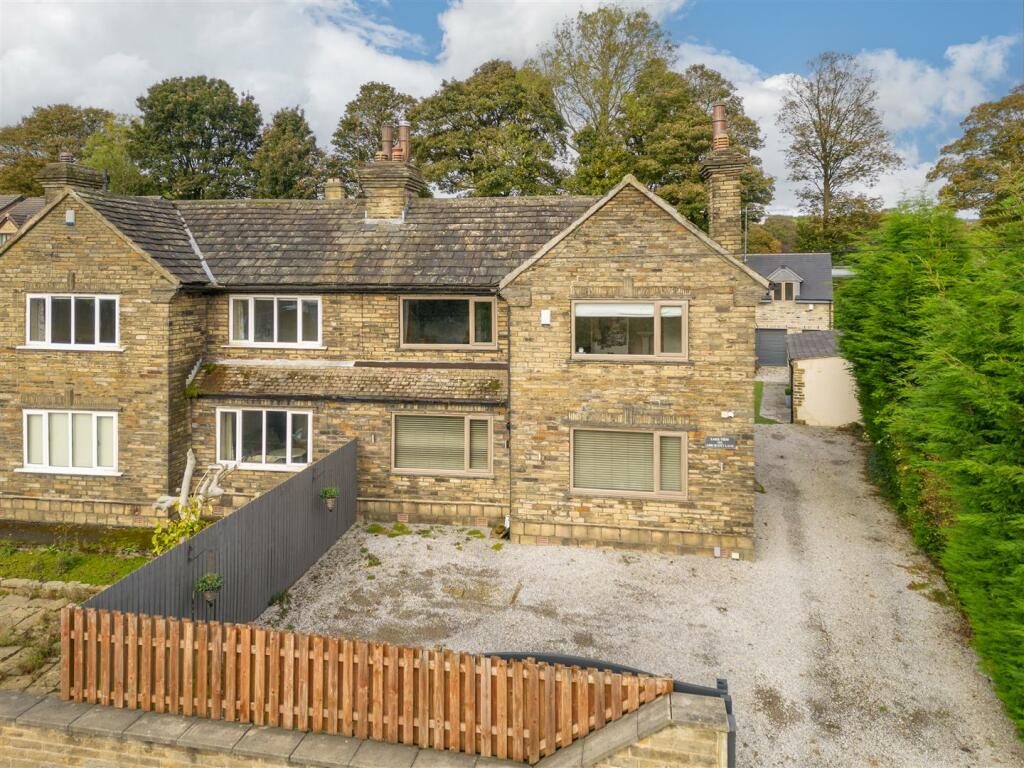 4 bedroom semidetached house for sale in Abb Scott Lane, Low Moor