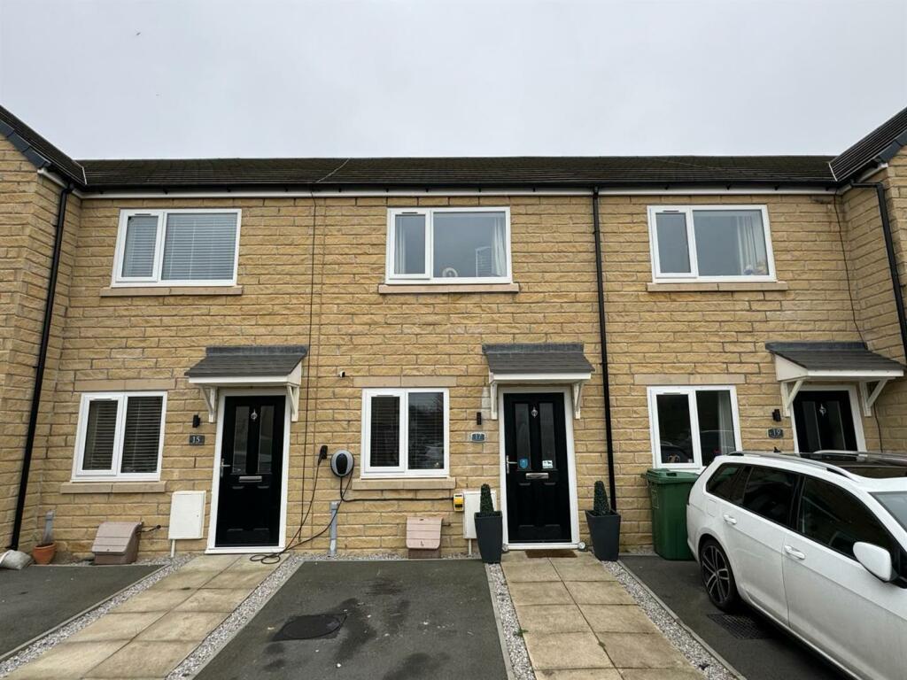 2 bedroom mews property for sale in Willow Tree Court, Heckmondwike, WF16