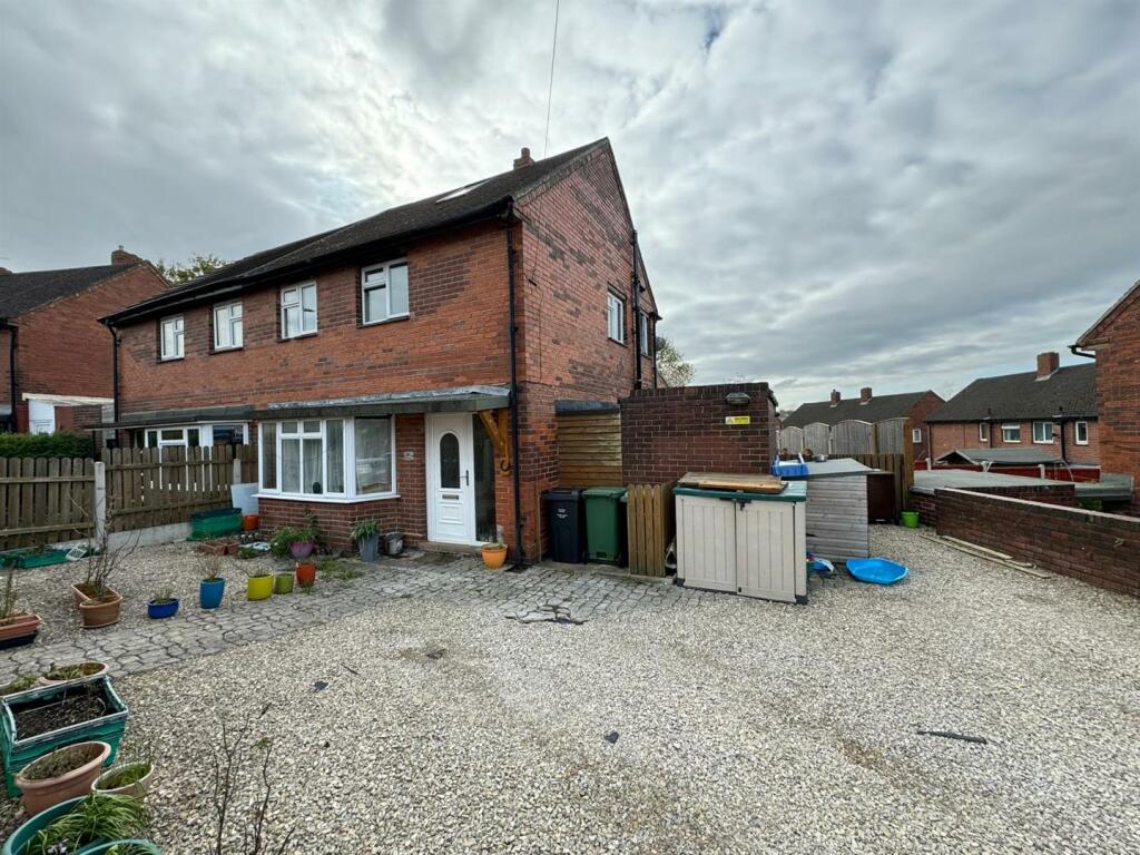 2 bedroom semidetached house for sale in Hazel Crescent, Dewsbury, WF12