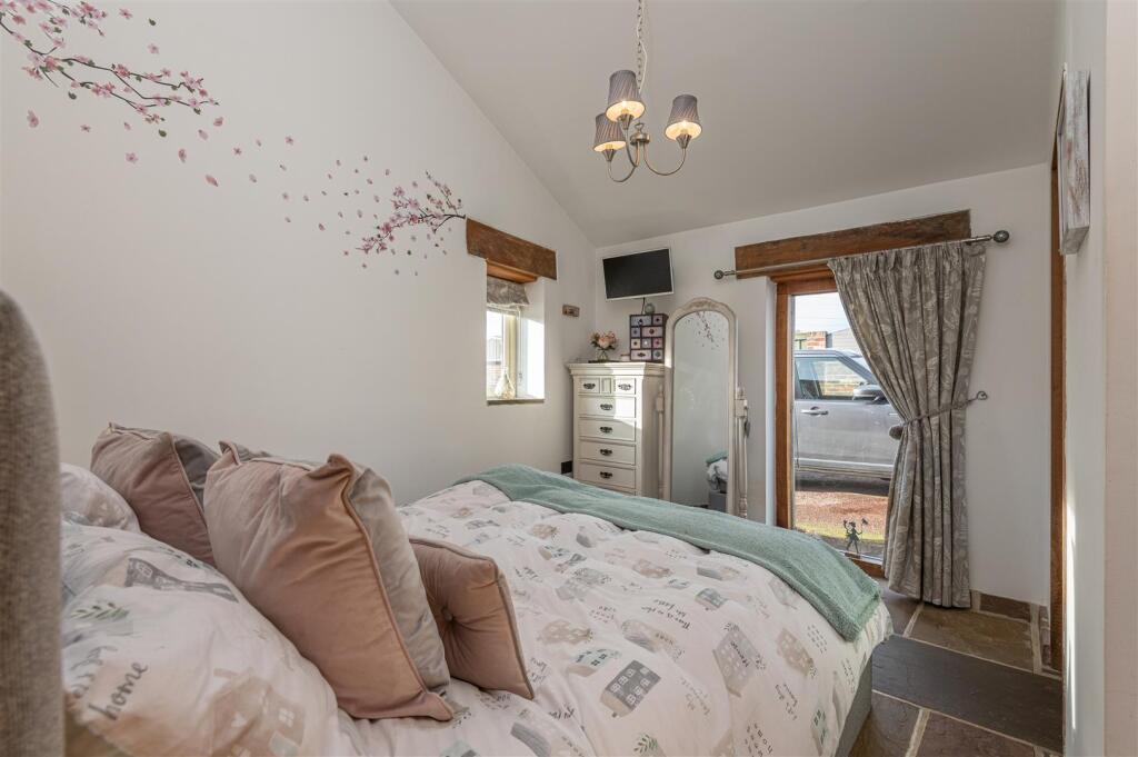Additional property image - Latham Lane, Gomersal, Cleckheaton