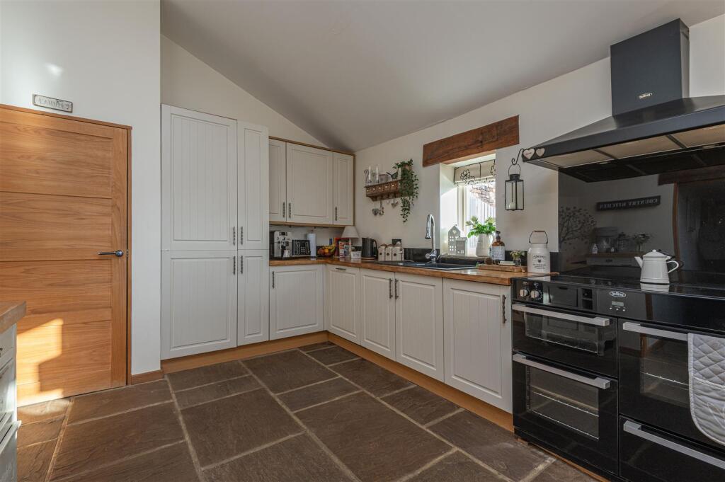 Additional property image - Latham Lane, Gomersal, Cleckheaton