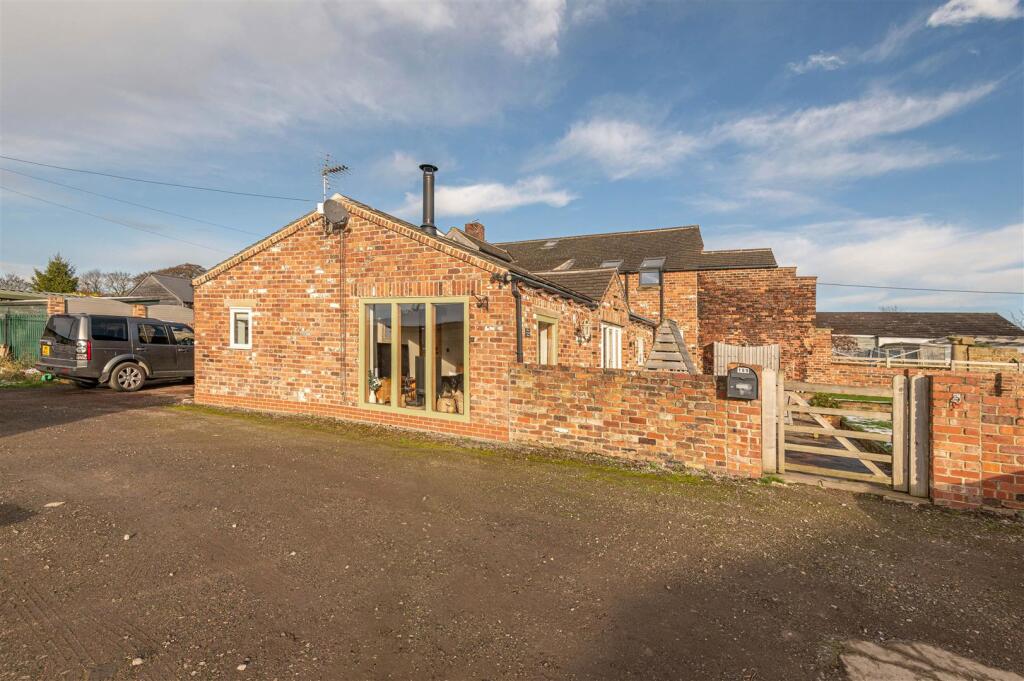 Additional property image - Latham Lane, Gomersal, Cleckheaton