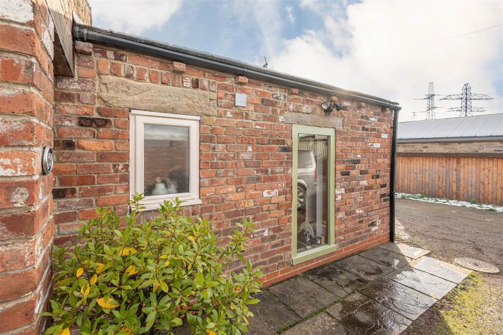 Additional property image - Latham Lane, Gomersal, Cleckheaton