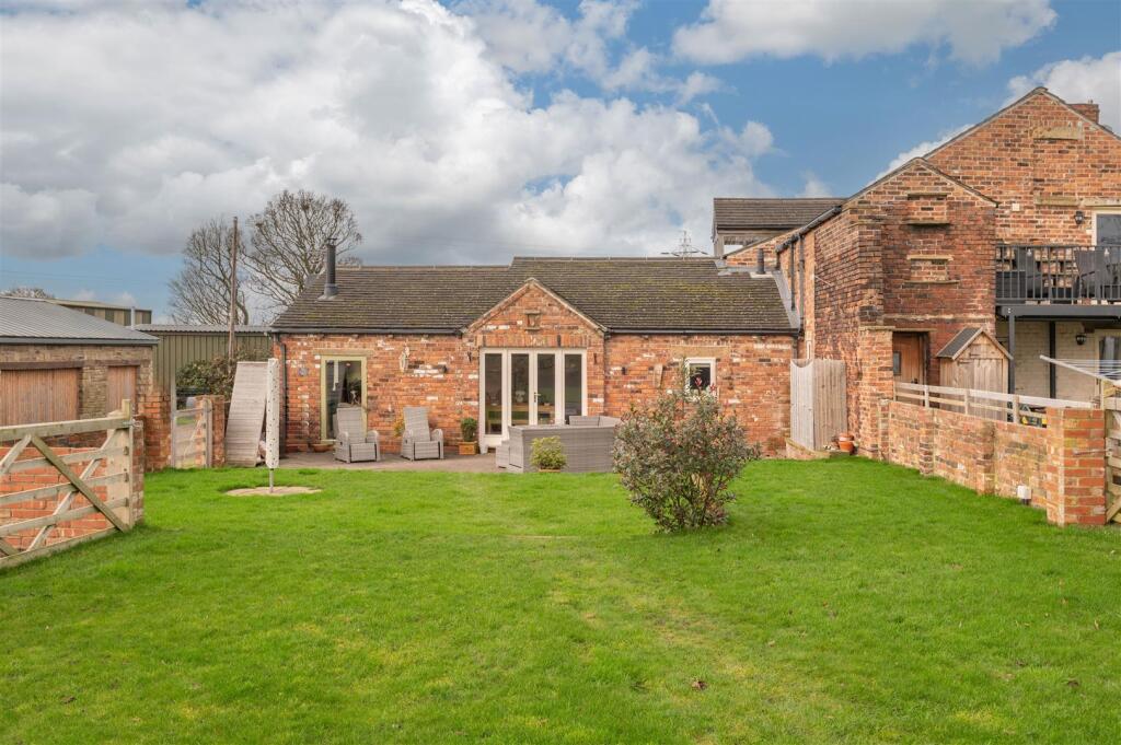 Additional property image - Latham Lane, Gomersal, Cleckheaton