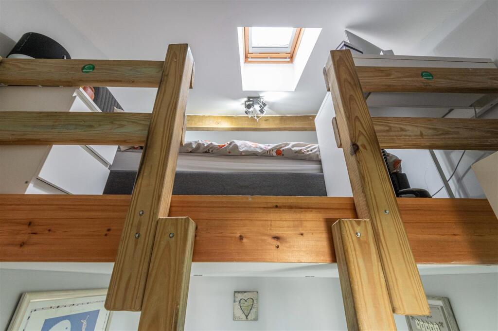 Additional property image - Latham Lane, Gomersal, Cleckheaton