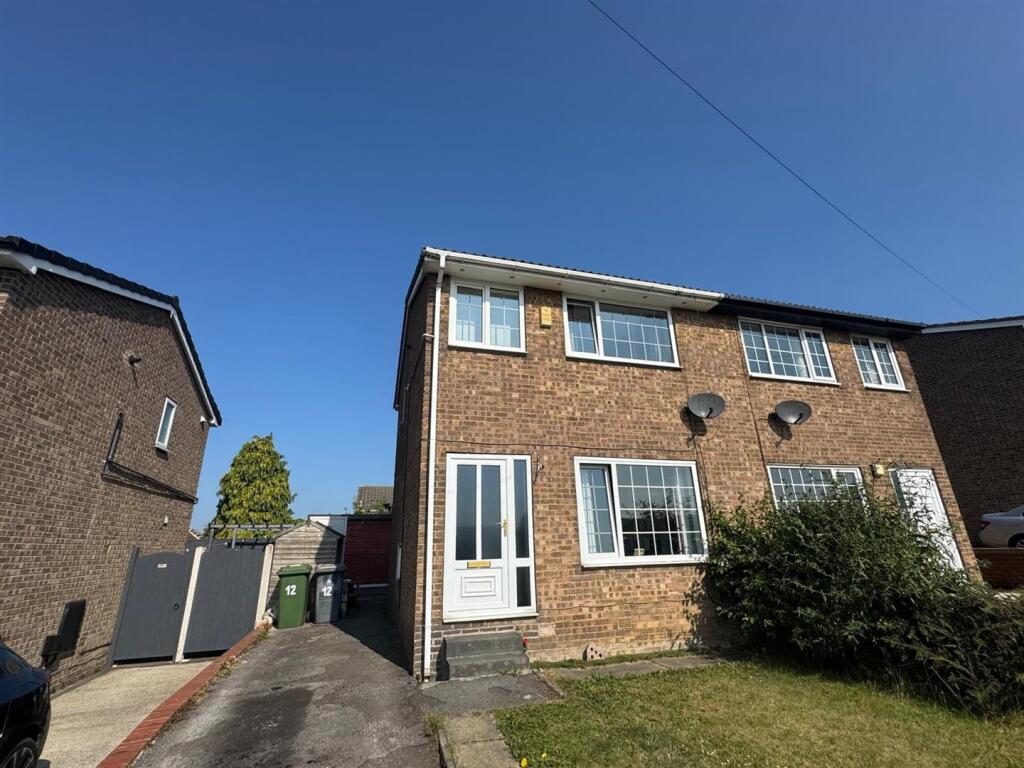 Main image of property: Links Avenue, Hunsworth, Cleckheaton