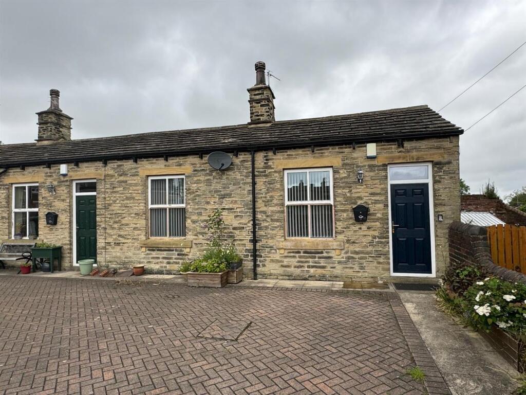 Main image of property: Manor Street, Hartshead Moor, Cleckheaton , BD19 6lu