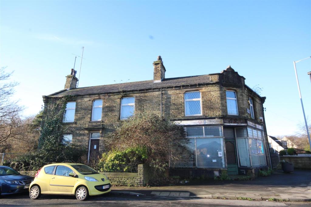 5 bedroom detached house for sale in The Old Post Office, Cleckheaton
