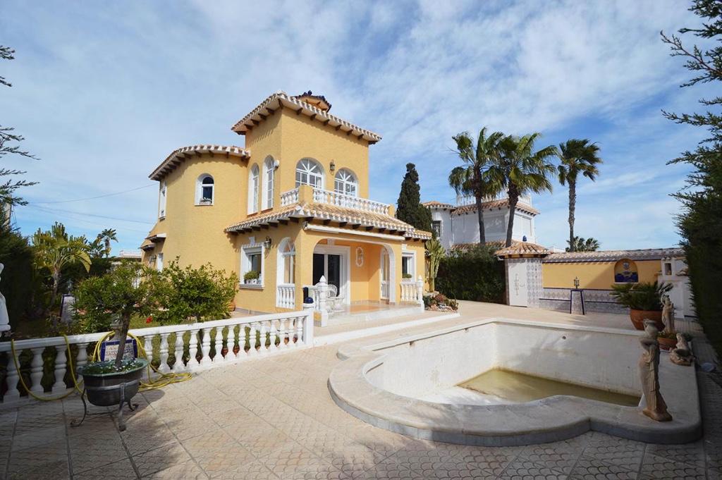 3 Bedroom Villa For Sale In Playa Flamenca, Alicante, Valencia, Spain