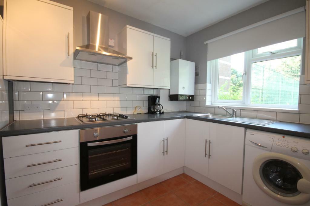 3 bedroom apartment for sale in Close, Shepperton, TW17