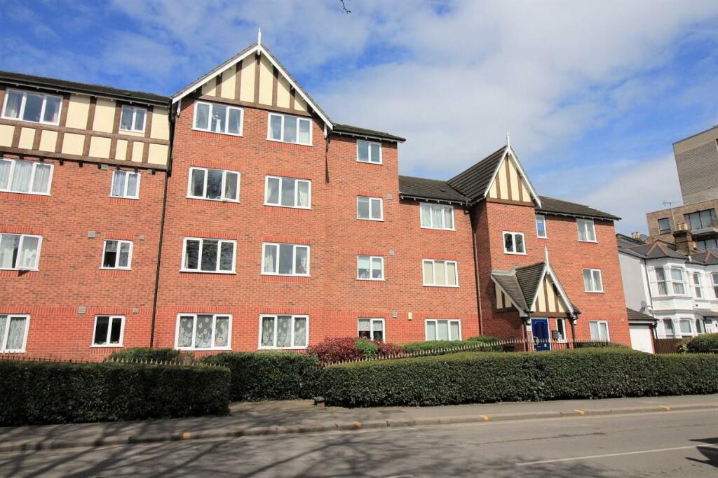 1 bedroom apartment for sale in Tudor Place, London Road, Hounslow, TW3