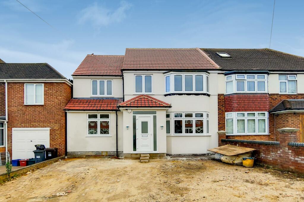 5 bedroom semidetached house for sale in Arnold Crescent, Isleworth, TW7