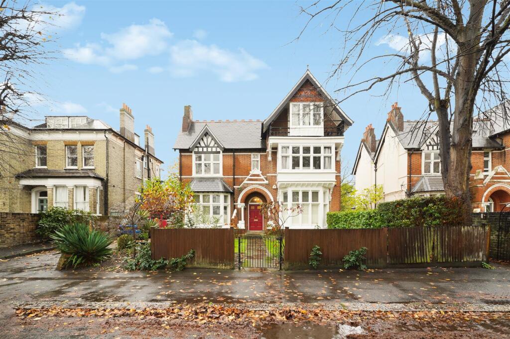 Main image of property: North Common Road, Ealing, W5