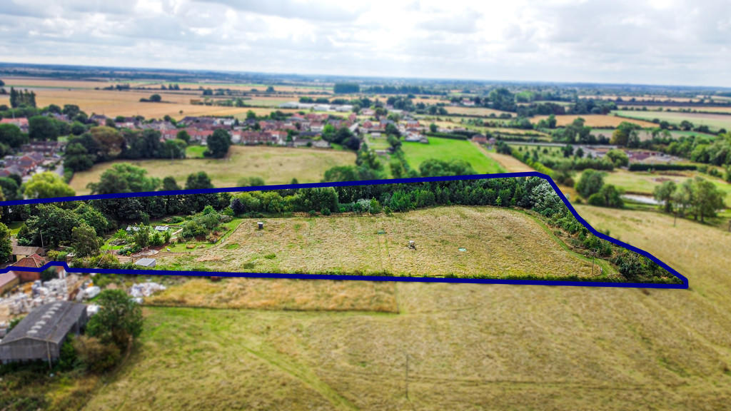 5 bedroom detached house for sale in Norton Road, Glentham, LN8