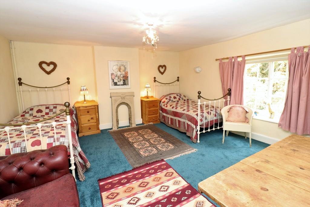 5 bedroom detached house for sale in Norton Road, Glentham, LN8