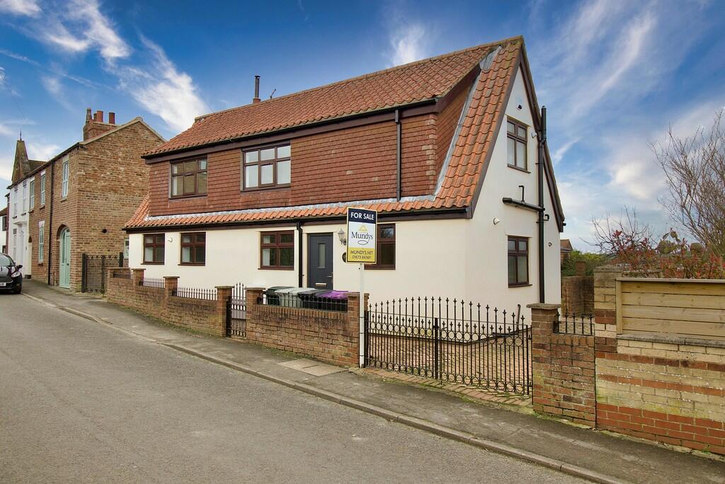 4 bedroom detached house for sale in High Street, Binbrook, LN8