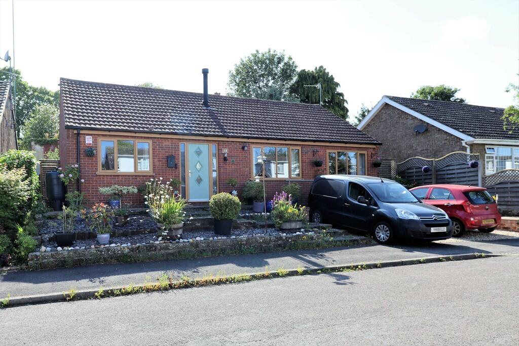 2 bedroom detached bungalow for sale in Manor Drive, Binbrook, LN8