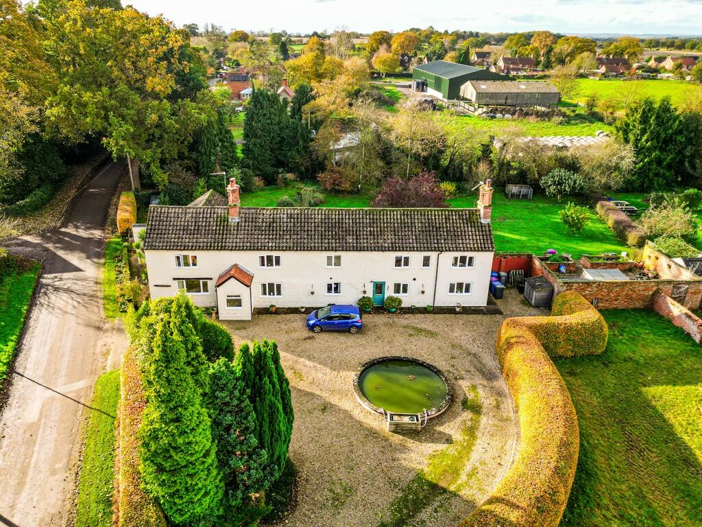 5 bedroom farm house for sale in Gatehouse Road, Holtonlemoor, LN7