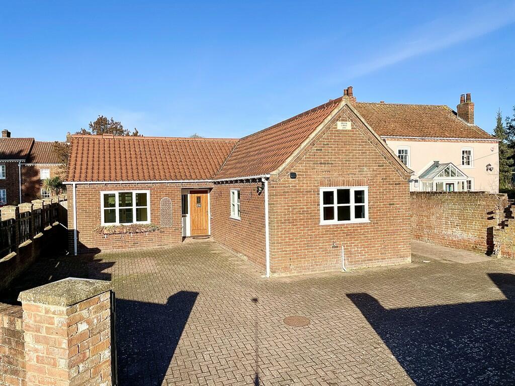 2 bedroom detached bungalow for sale in Rasen Road, Tealby, Market