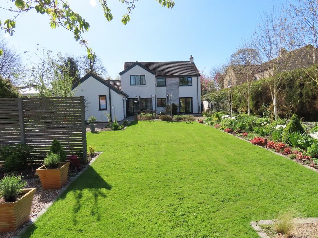 5 bedroom detached house for sale in Louth Road, Binbrook, Market Rasen