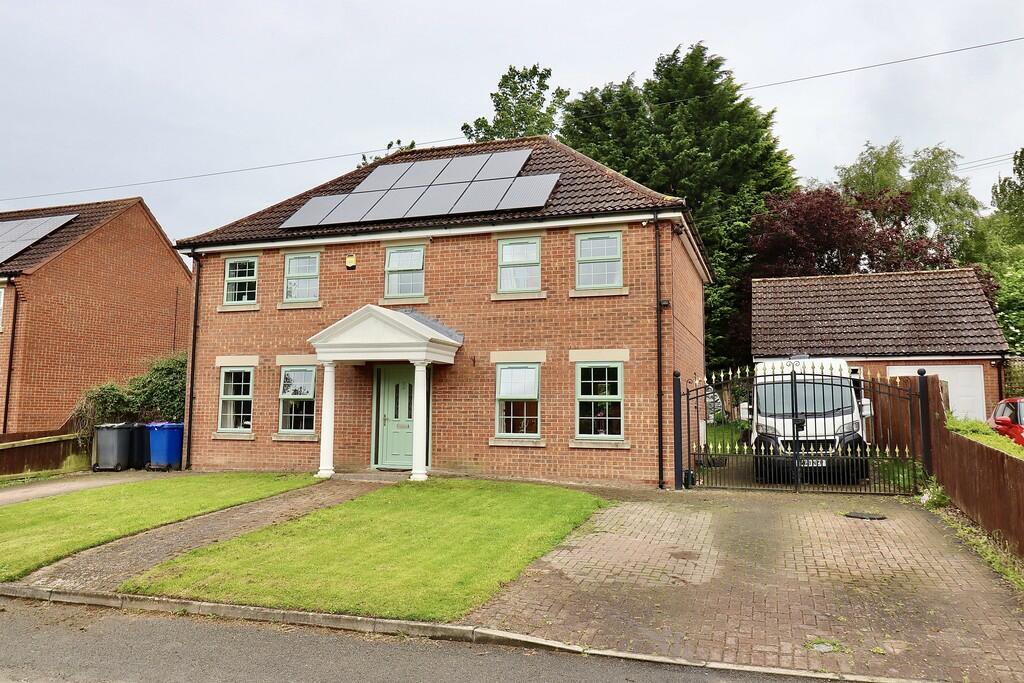 4 bedroom detached house for sale in York Road, Brookenby, Binbrook, LN8