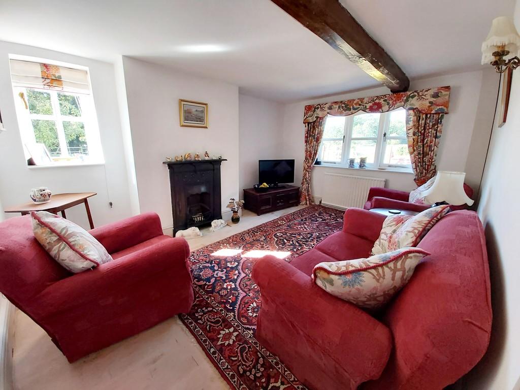 4 bedroom detached house for sale in Low Church Road, Middle Rasen
