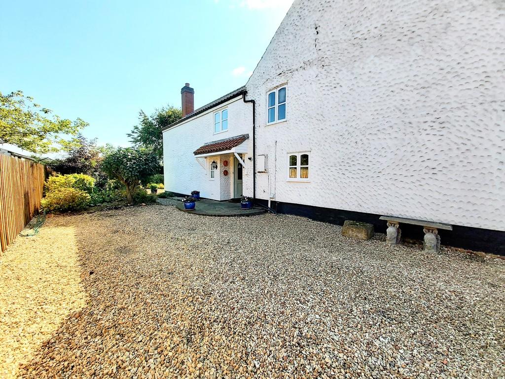 4 bedroom detached house for sale in Low Church Road, Middle Rasen