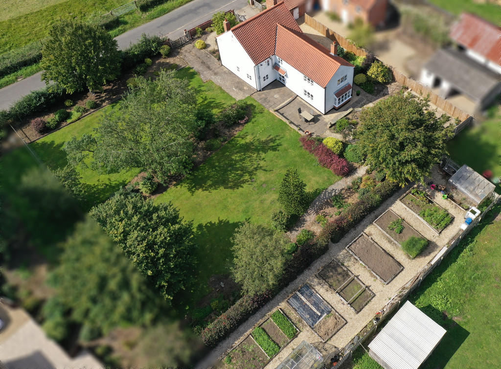 4 bedroom detached house for sale in Low Church Road, Middle Rasen