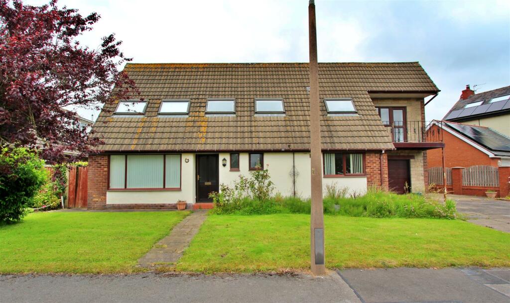 4 bedroom detached house for sale in Salt Marsh Lane, Hambleton