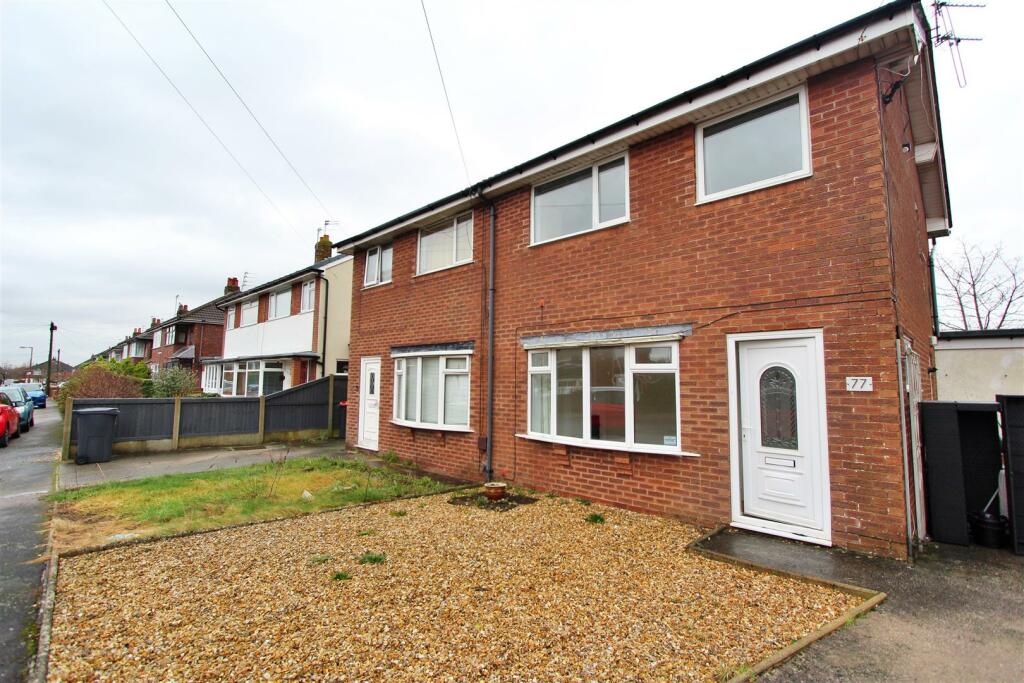 3 bedroom semidetached house for sale in Springfield Drive, Thornton