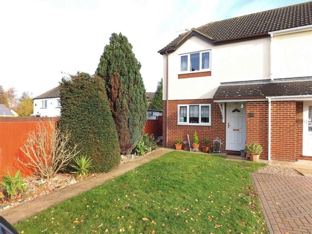 2 bedroom end of terrace house for sale in The Brambles, Holbeach, PE12