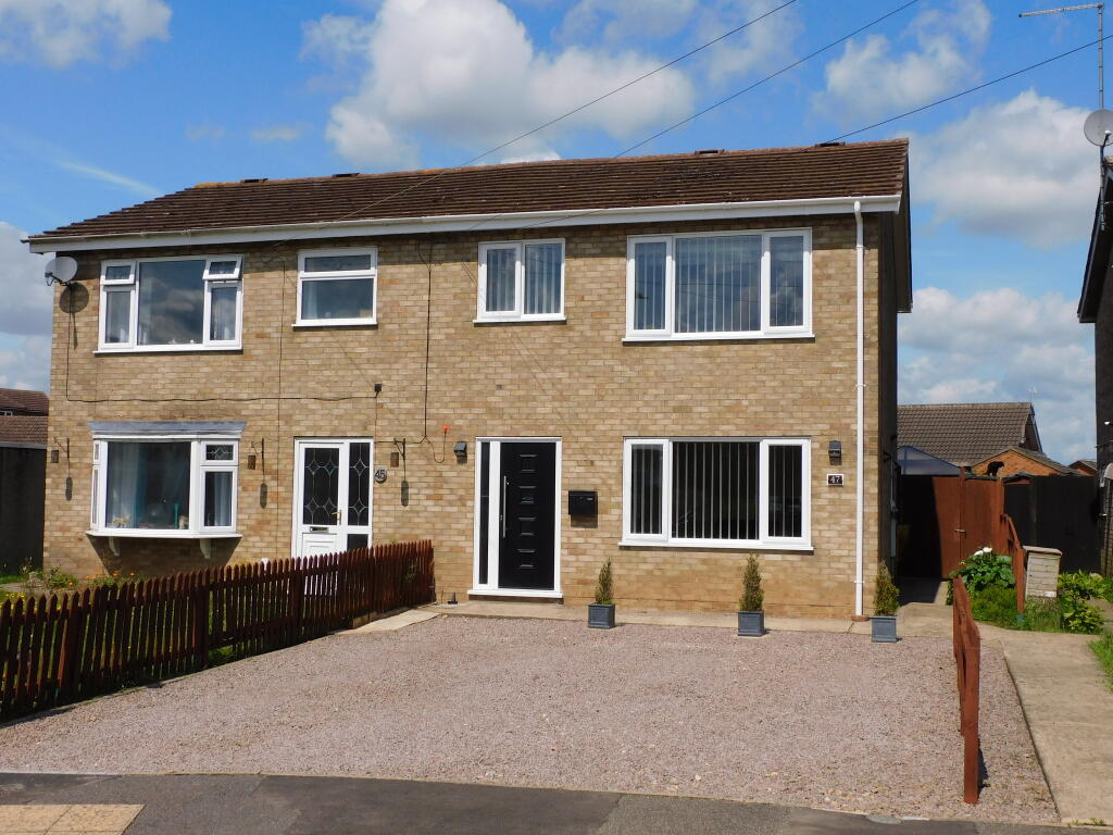 3 bedroom semidetached house for sale in Willders Garth, Holbeach, PE12
