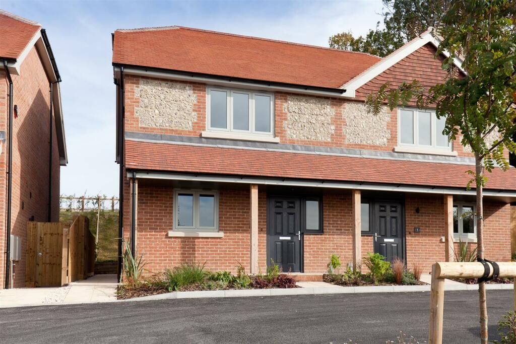 3 bedroom semidetached house for sale in Idmiston Road, Porton, SP4