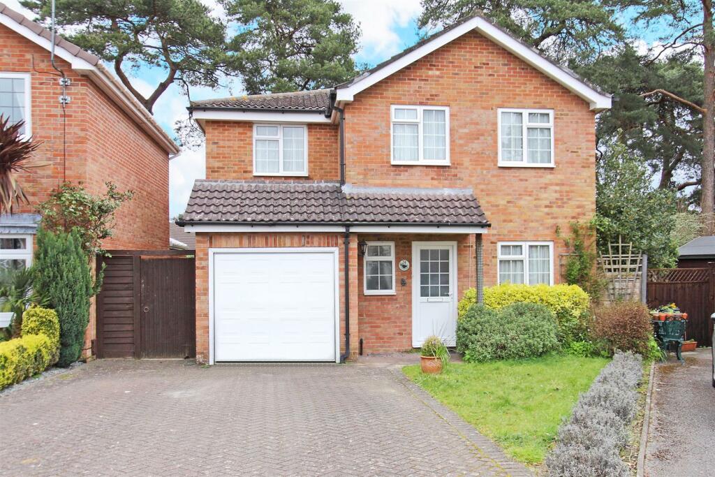 5 bedroom detached house for rent in Blackbird Close, Poole, BH17