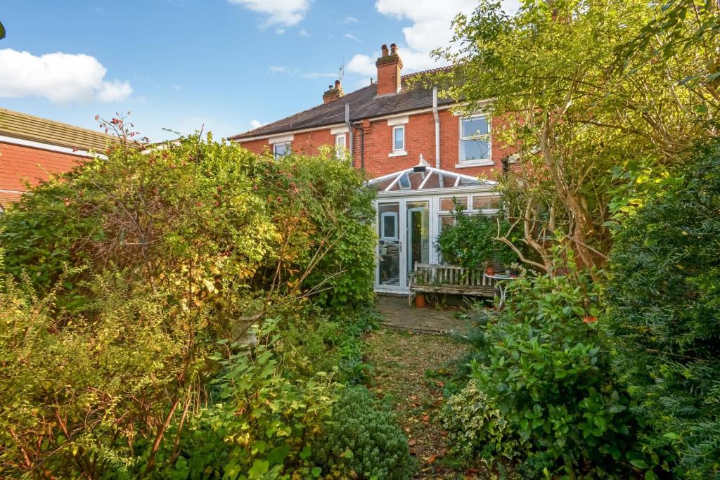 3 bedroom house for sale in Burford Road, Salisbury, SP2