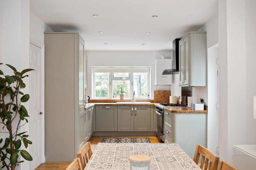 4 bedroom detached house for sale in Hartlebury Way, Charlton Kings