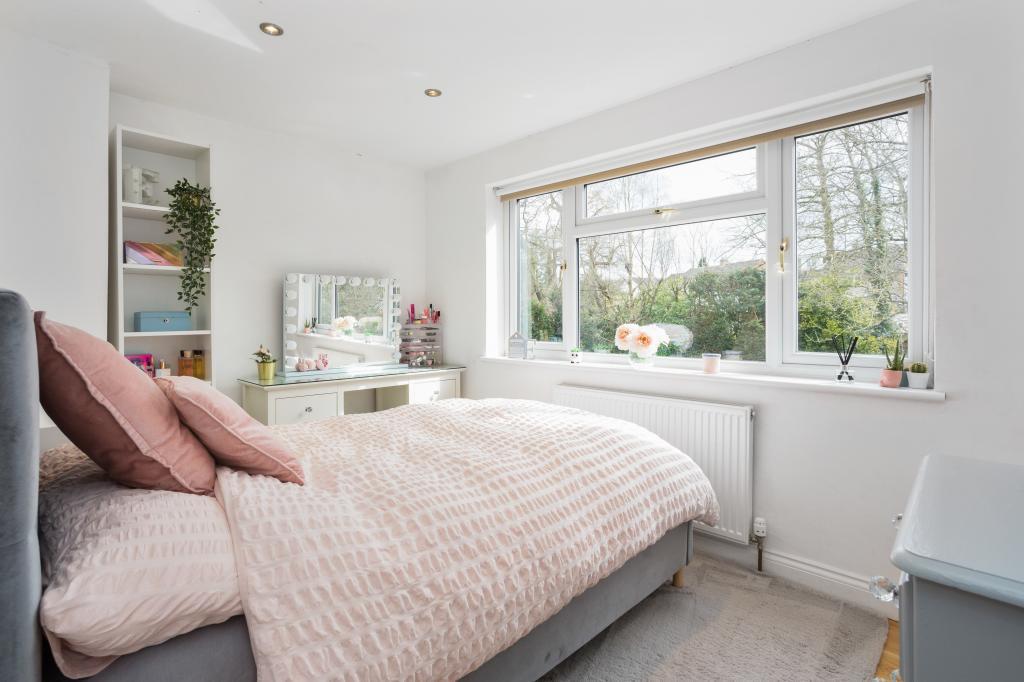 4 bedroom detached house for sale in Hartlebury Way, Charlton Kings