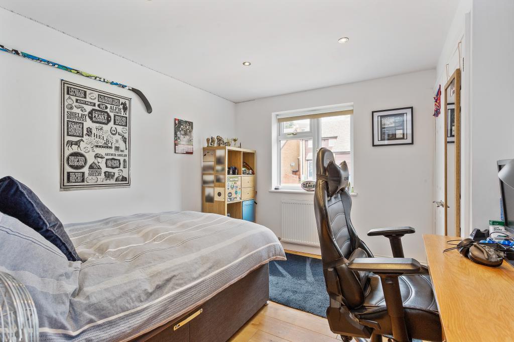 4 bedroom detached house for sale in Hartlebury Way, Charlton Kings