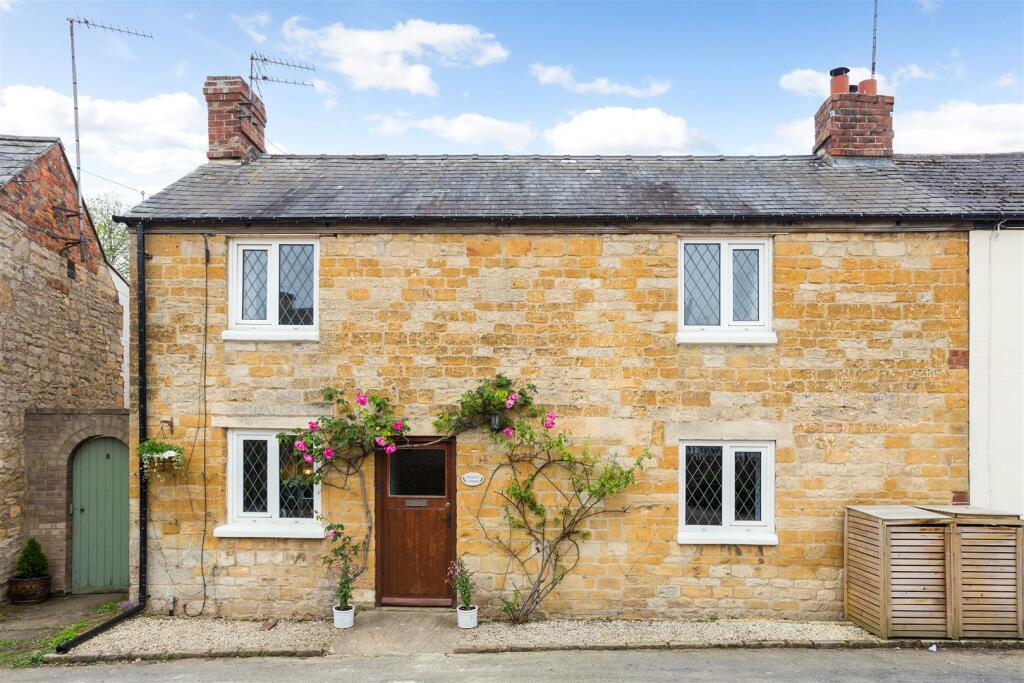 4 bedroom semidetached house for sale in School Road, Alderton, Tewkesbury, GL20