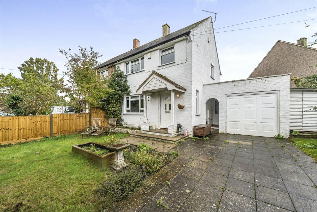 3 bedroom semidetached house for sale in Meadowlands, West Clandon