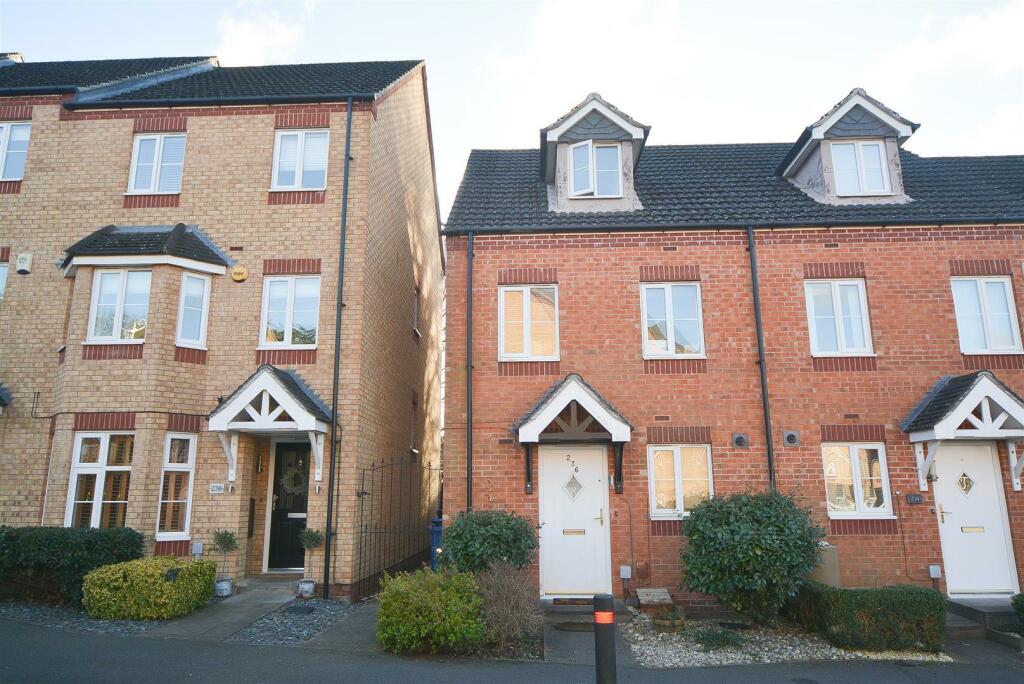 3 bedroom town house for sale in Highfields Park Drive, Derby, DE22