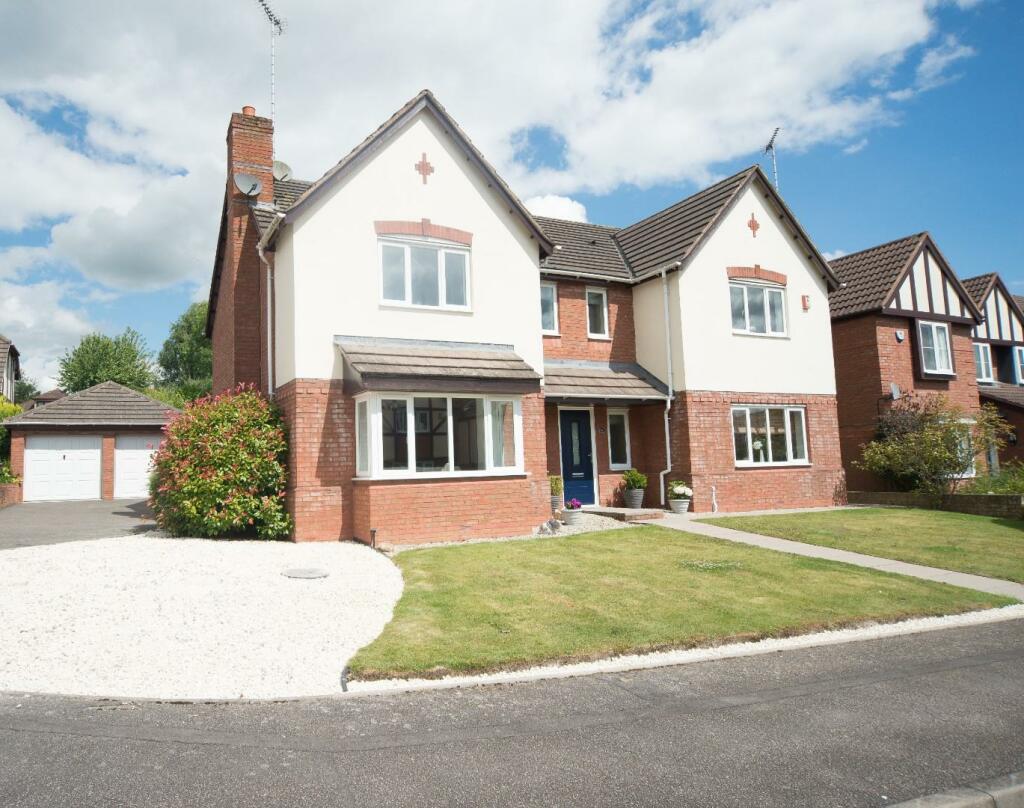 5 bedroom detached house for sale in Furrows Drive, BurtonOnTrent, DE13