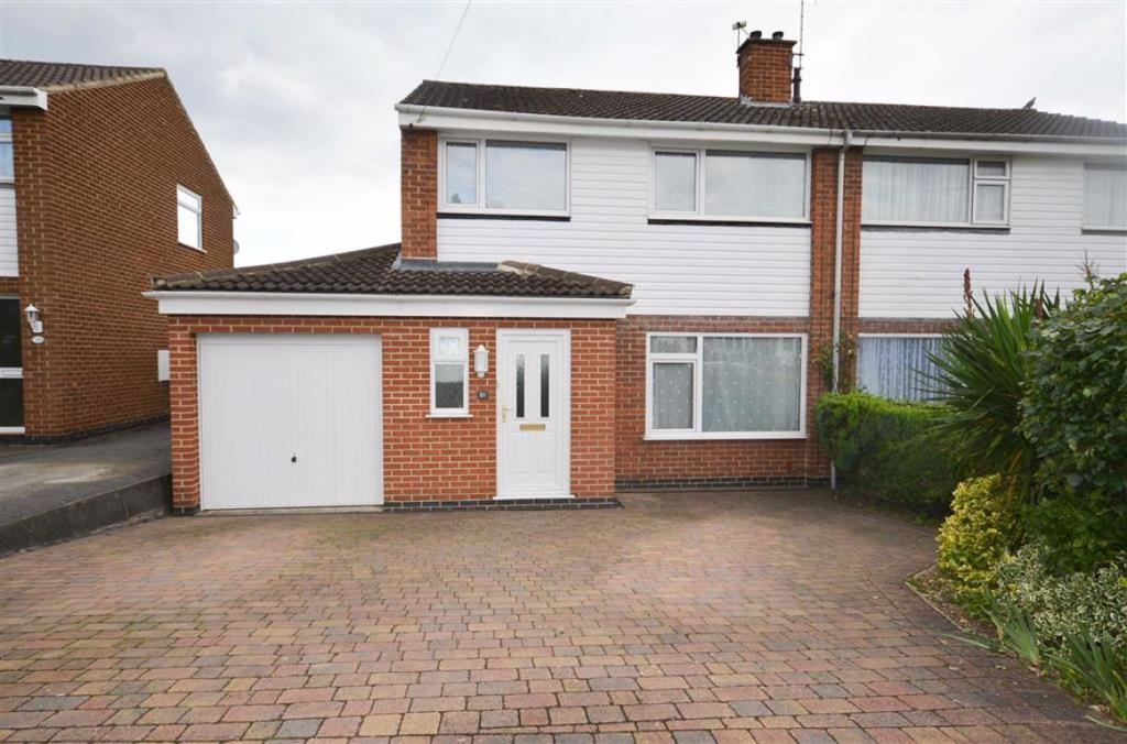 3 bedroom semidetached house for sale in Gainsborough Way, Winshill