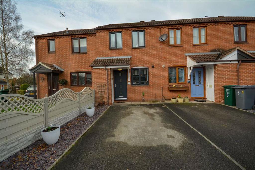 2 bedroom town house for sale in Hanbury Avenue, Hatton, Hatton Derby