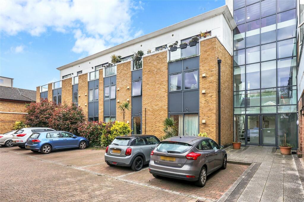 2 bedroom apartment for rent in Vista Building, Bow Road, London, E3