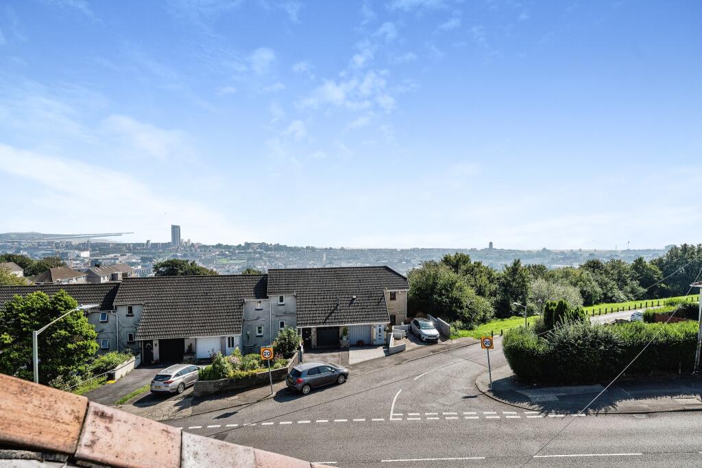 3 bedroom semidetached house for sale in Dyfed Avenue, Townhill