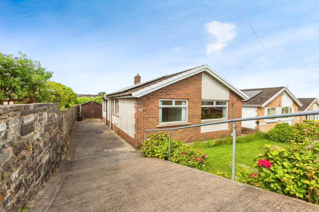 3 bedroom bungalow for sale in Maes Yr Haf, Llansamlet, Abertawe, Maes